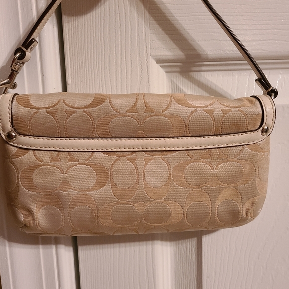 Coach Kristin wristlet/clutch with magnetic closure - Picture 3 of 7